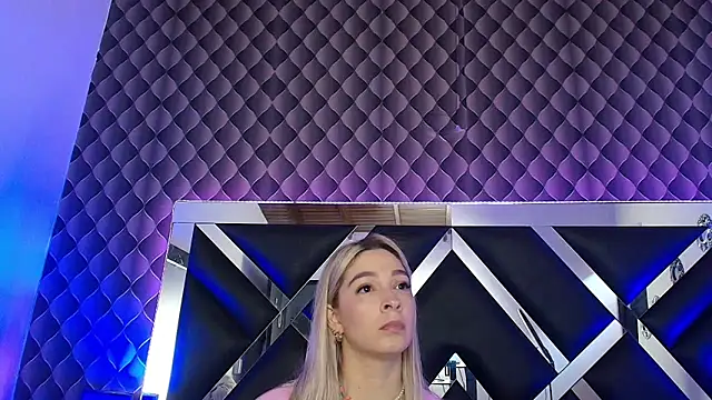 victoriaa lee  online show from 5, 11, 2025