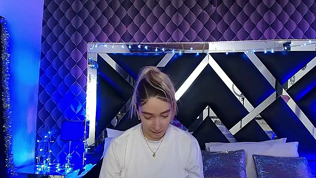 victoriaa lee  online show from 8, 1, 2026