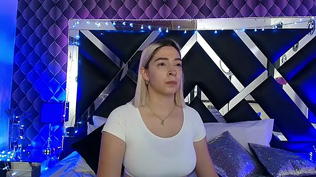victoriaa lee  online show from 28, 4, 2026