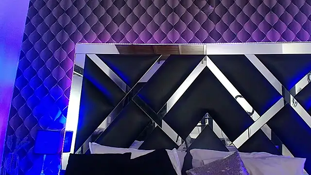 victoriaa lee  online show from 8, 11, 2025