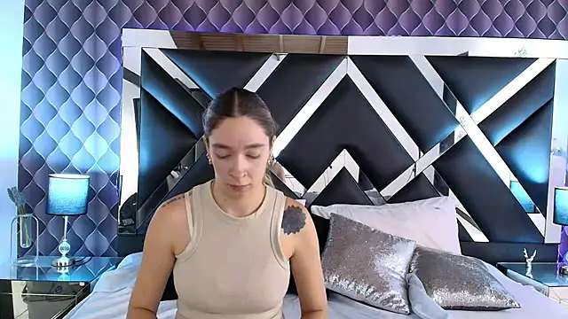 victoriaa lee  online show from 10, 2, 2025