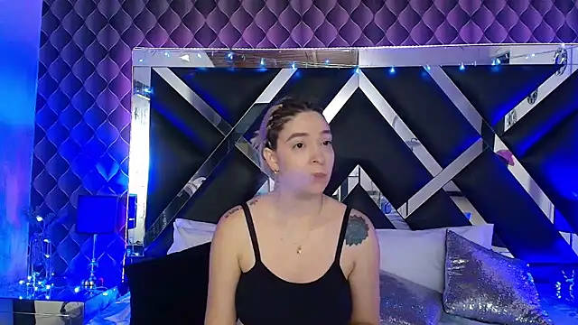 victoriaa lee  online show from 13, 4, 2026