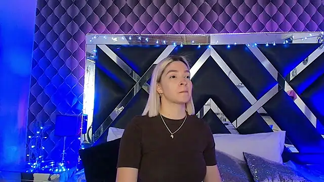 victoriaa lee  online show from 10, 4, 2026