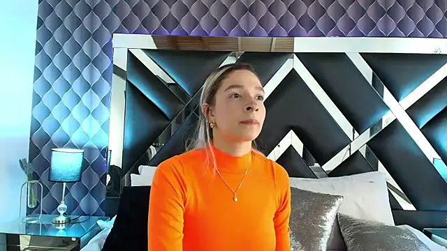 victoriaa lee  online show from 19, 2, 2025