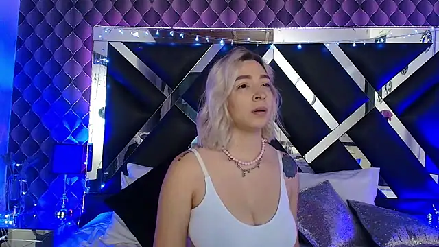 victoriaa lee  online show from 25, 4, 2026