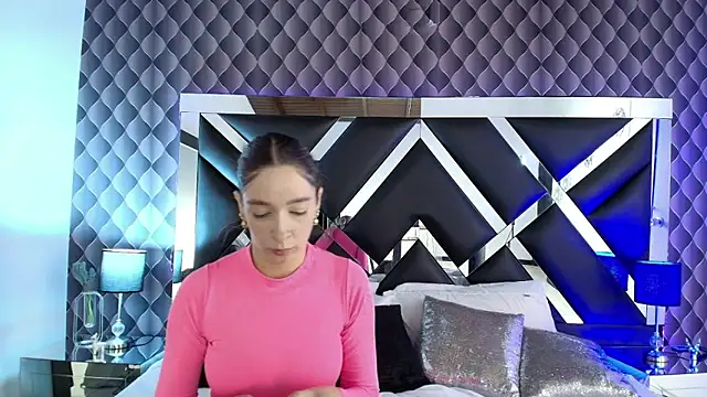 victoriaa lee  online show from 25, 2, 2025