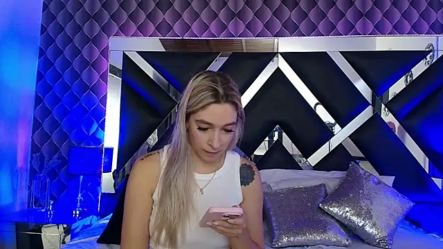 victoriaa lee  online show from 19, 11, 2025