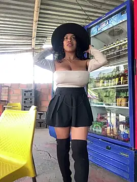 Snapshot of serena_willow chatting on 18, 11, 2025 serena willow online show from 18, 11, 2025