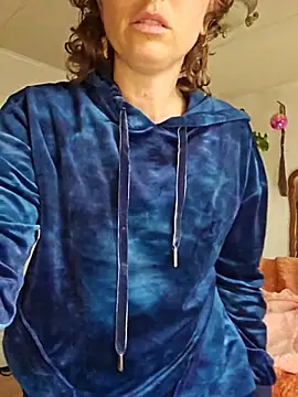 mossy kiss online show from 3, 11, 2025