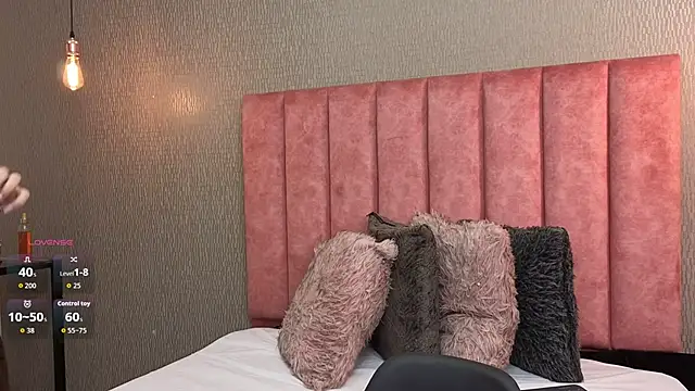 Alexa Thaylor  online show from 2, 6, 2026