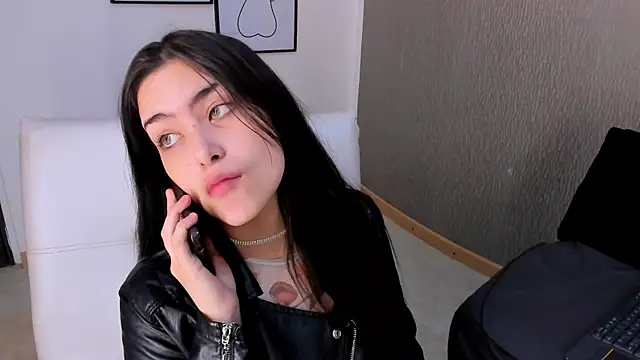 Alexa Thaylor  online show from 4, 12, 2025