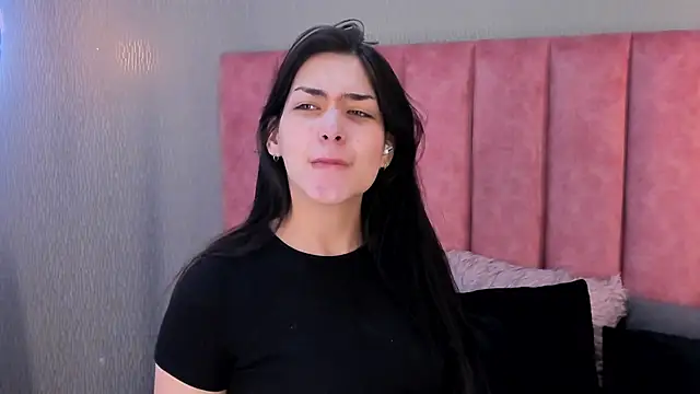 Alexa Thaylor  online show from 6, 11, 2025