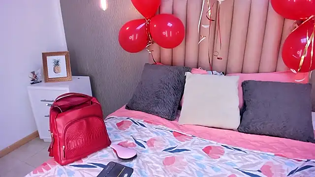 Alexa Thaylor  online show from 24, 2, 2025