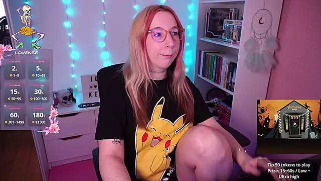 Snapshot of JustKerry chatting on 29, 10, 2025 JustKerry online show from 29, 10, 2025