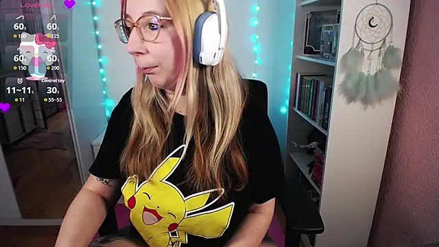 Snapshot of JustKerry chatting on 30, 10, 2025 JustKerry online show from 30, 10, 2025