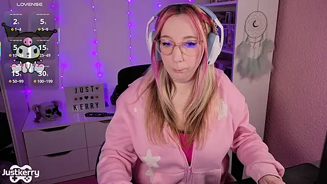 Snapshot of JustKerry chatting on 13, 11, 2025 JustKerry online show from 13, 11, 2025