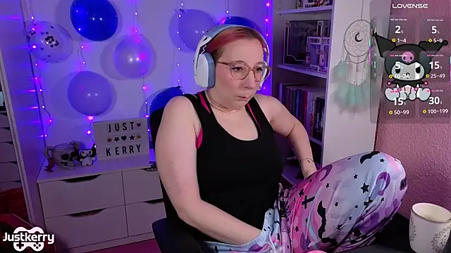 Snapshot of JustKerry chatting on 19, 11, 2025 JustKerry online show from 19, 11, 2025