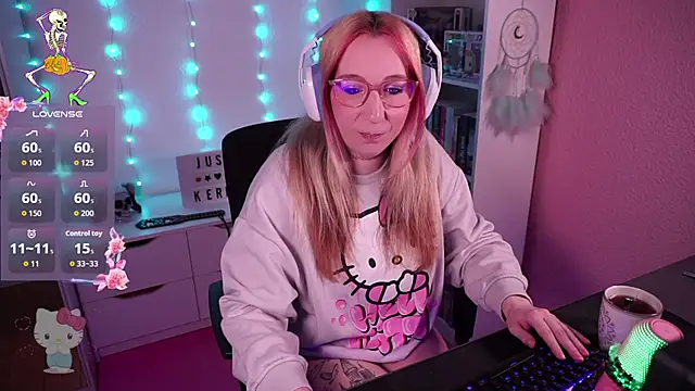 Snapshot of JustKerry chatting on 28, 10, 2025 JustKerry online show from 28, 10, 2025