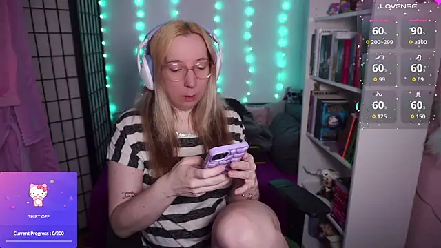 Snapshot of JustKerry chatting on 13, 10, 2025 JustKerry online show from 13, 10, 2025