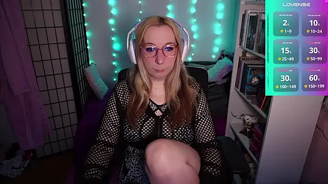 Snapshot of JustKerry chatting on 21, 10, 2025 JustKerry online show from 21, 10, 2025