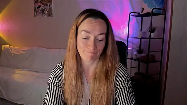 RebeccaMartinez online show from 14, 12, 2025