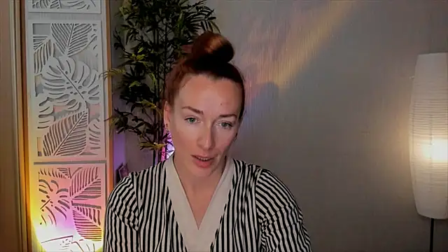 Snapshot of RebeccaMartinez chatting on 3, 6, 2026 RebeccaMartinez online show from 3, 6, 2026