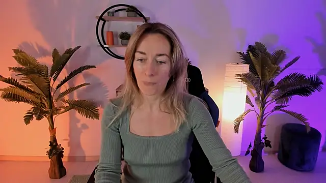 RebeccaMartinez online show from 30, 1, 2025