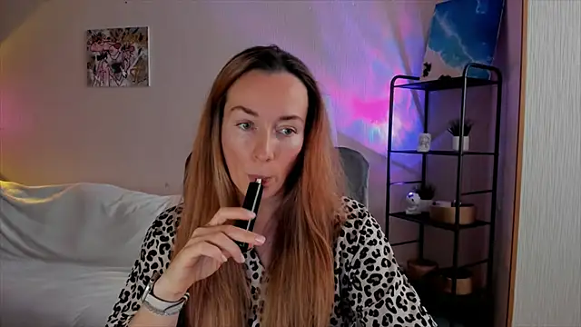 RebeccaMartinez online show from 27, 11, 2025