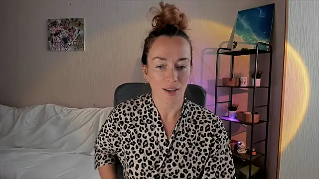 RebeccaMartinez online show from 28, 9, 2025