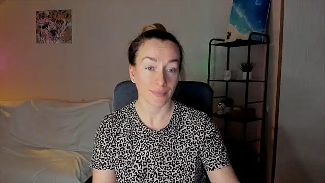 RebeccaMartinez online show from 1, 12, 2025