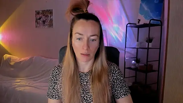 RebeccaMartinez online show from 15, 12, 2025