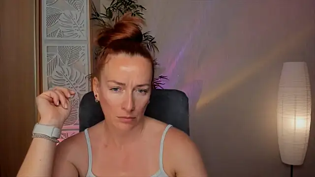 Snapshot of RebeccaMartinez chatting on 27, 5, 2026 RebeccaMartinez online show from 27, 5, 2026