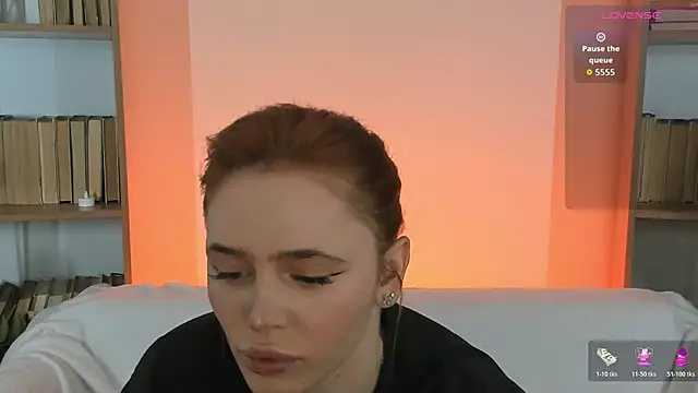 Phoenix Margo online show from 2, 11, 2025