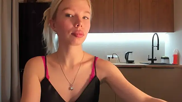Snapshot of Olivia_Bells chatting on 10, 1, 2025 Olivia Bells online show from 10, 1, 2025
