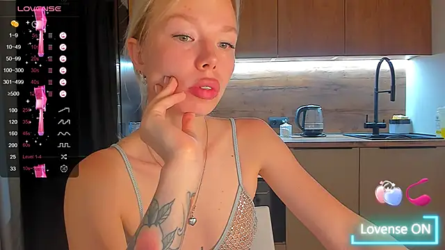 Snapshot of Olivia_Bells chatting on 9, 9, 2025 Olivia Bells online show from 9, 9, 2025