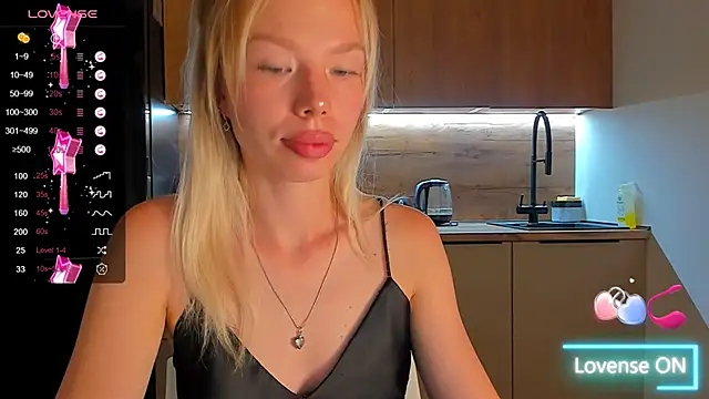 Snapshot of Olivia_Bells chatting on 8, 9, 2025 Olivia Bells online show from 8, 9, 2025