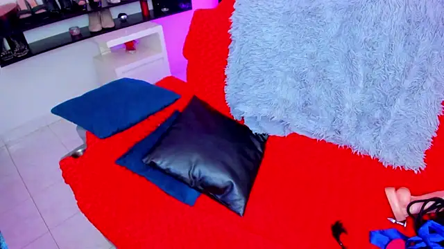 BellaFlaming online show from 20, 12, 2025