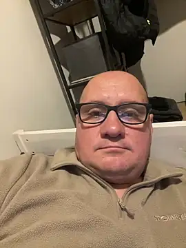 Snapshot of vanjbi45 chatting on 18, 10, 2025 vanjbi45 online show from 18, 10, 2025