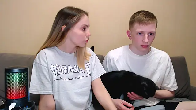 juliaanddima online show from 18, 4, 2026