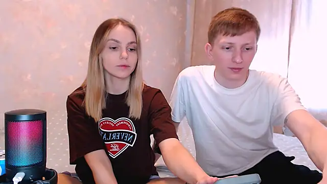 juliaanddima online show from 8, 4, 2026