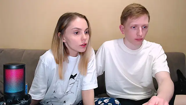 Snapshot of juliaanddima chatting on 10, 5, 2026 juliaanddima online show from 10, 5, 2026