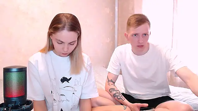 Snapshot of juliaanddima chatting on 8, 6, 2026 juliaanddima online show from 8, 6, 2026