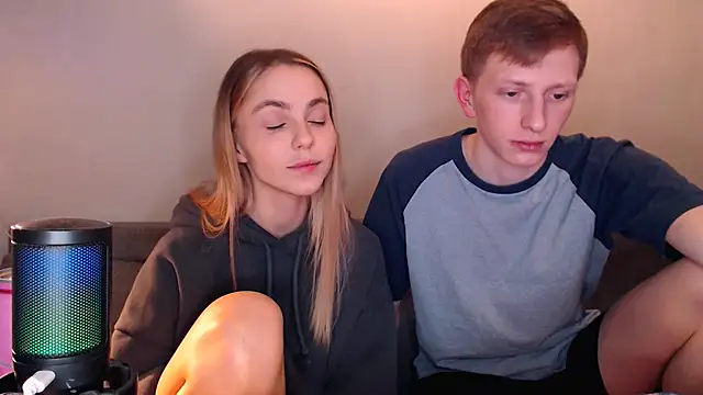 juliaanddima online show from 3, 12, 2025