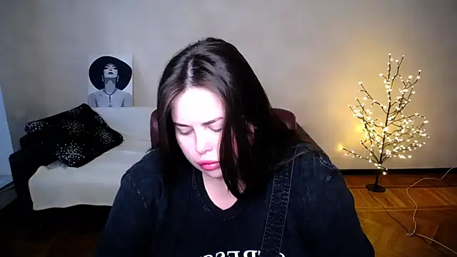 Snapshot of Emily_Mo chatting on 23, 6, 2026 Emily Mo online show from 23, 6, 2026