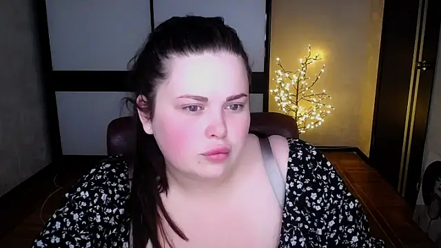 Snapshot of Emily_Mo chatting on 19, 7, 2026 Emily Mo online show from 19, 7, 2026