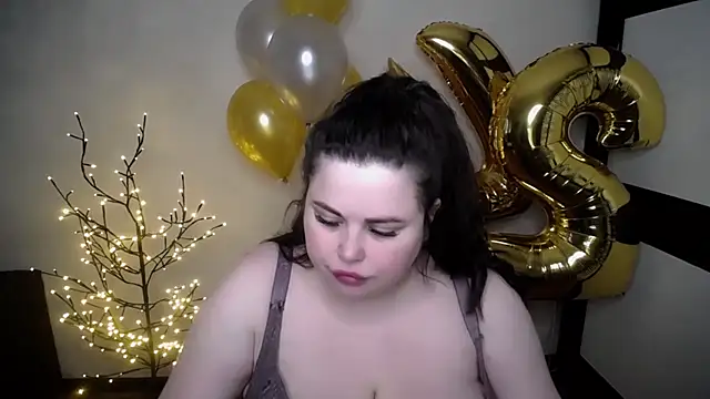 Snapshot of Emily_Mo chatting on 27, 4, 2026 Emily Mo online show from 27, 4, 2026