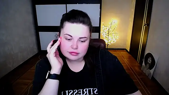 Snapshot of Emily_Mo chatting on 25, 7, 2026 Emily Mo online show from 25, 7, 2026