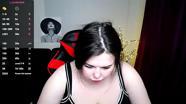 Emily Mo online show from 2, 2, 2025