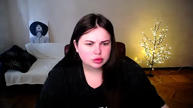Snapshot of Emily_Mo chatting on 20, 6, 2026 Emily Mo online show from 20, 6, 2026