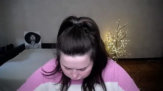 Snapshot of Emily_Mo chatting on 26, 4, 2026 Emily Mo online show from 26, 4, 2026